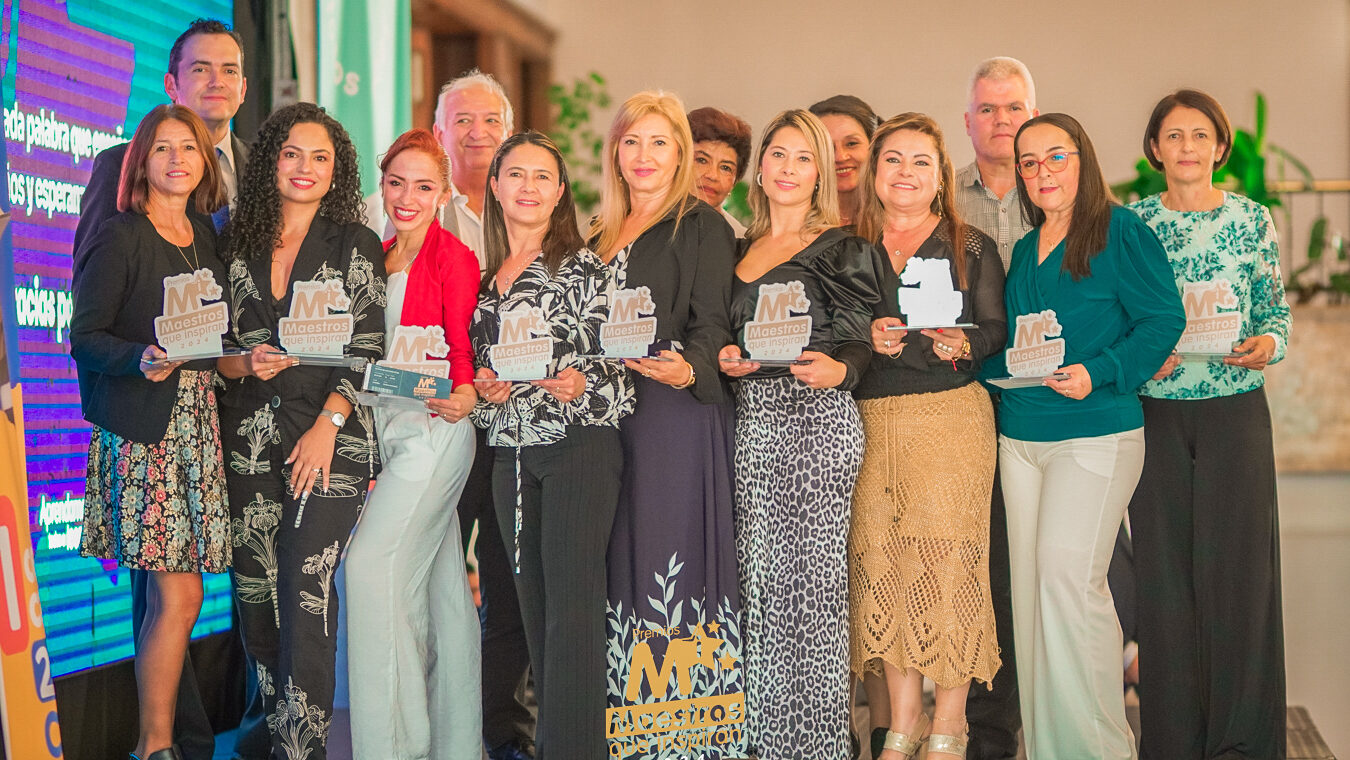 Celebramos la excelencia y la inspiración docente en el Premio Maestros que Inspiran 