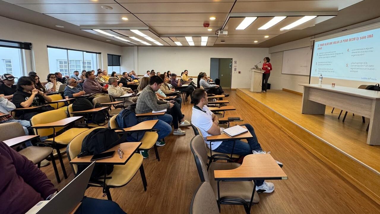 Escribir con sentido: así fue el taller con Juanita León 