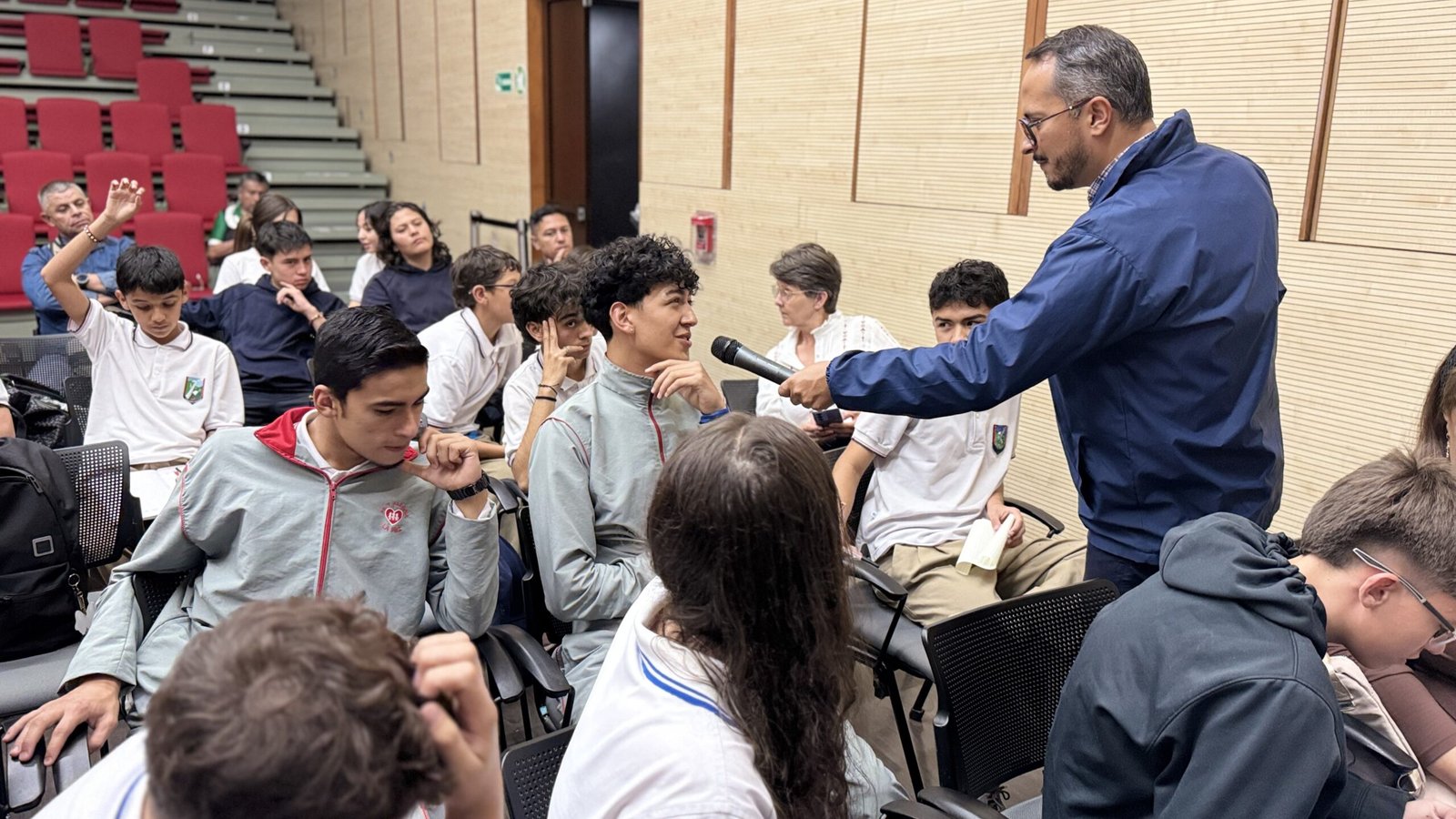 Estudiantes que narran el futuro: así vivimos el taller con Prensa Escuela 