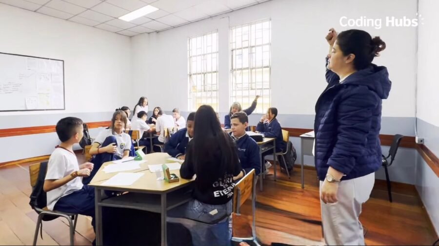 Coding Hubs llega al Colegio León de Greiff, con aprendizaje en movimiento 
