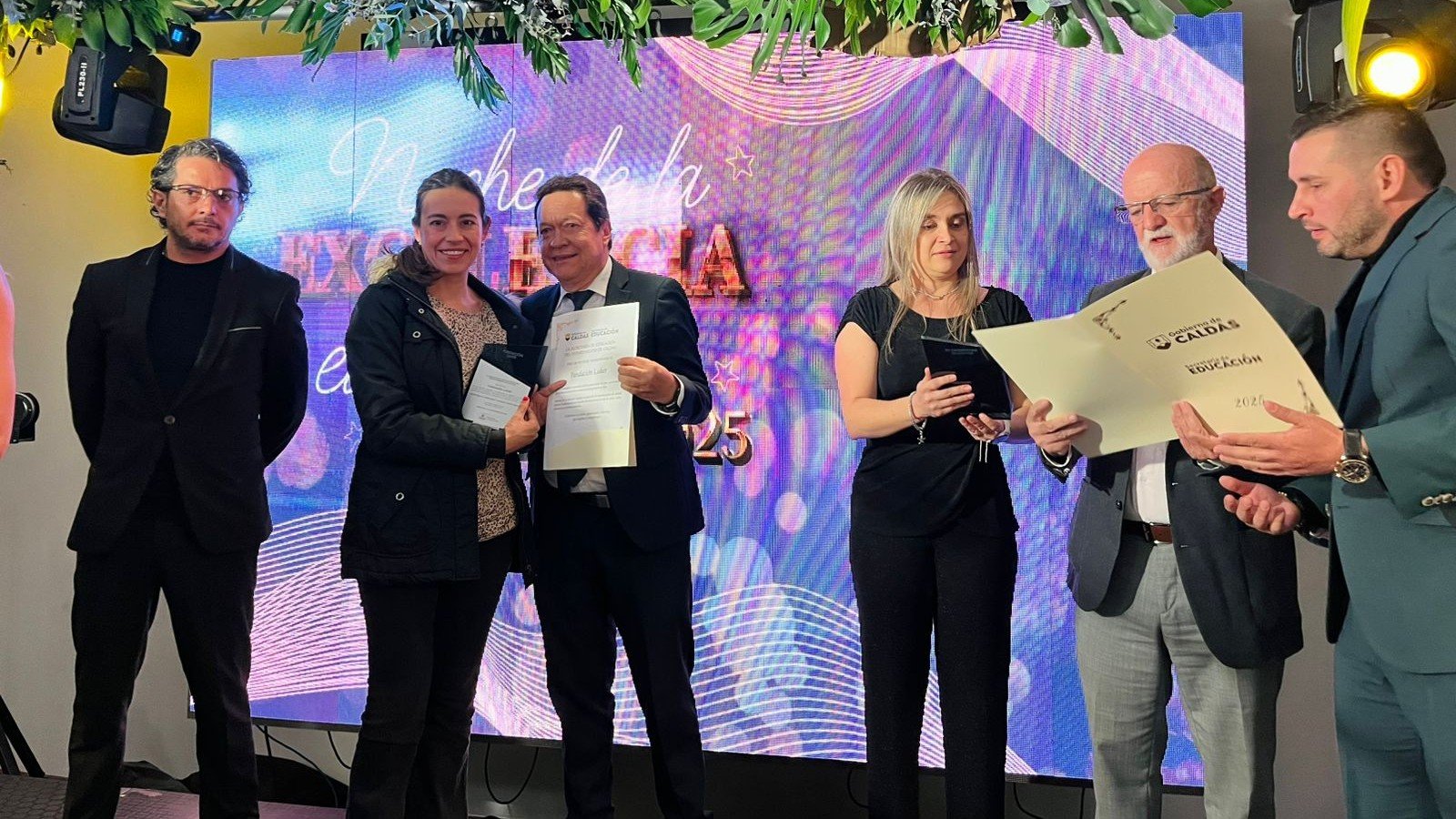 Fundación Luker recibe reconocimiento en la Noche de la Excelencia Educativa 