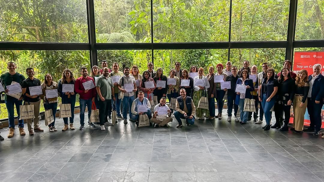 52 docentes se graduaron como Coding Hub Master Senior de Coding Hubs 