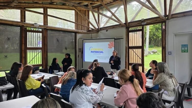 Más de 50 docentes de Manizales profundizaron nuevas formas de enseñar matemáticas 